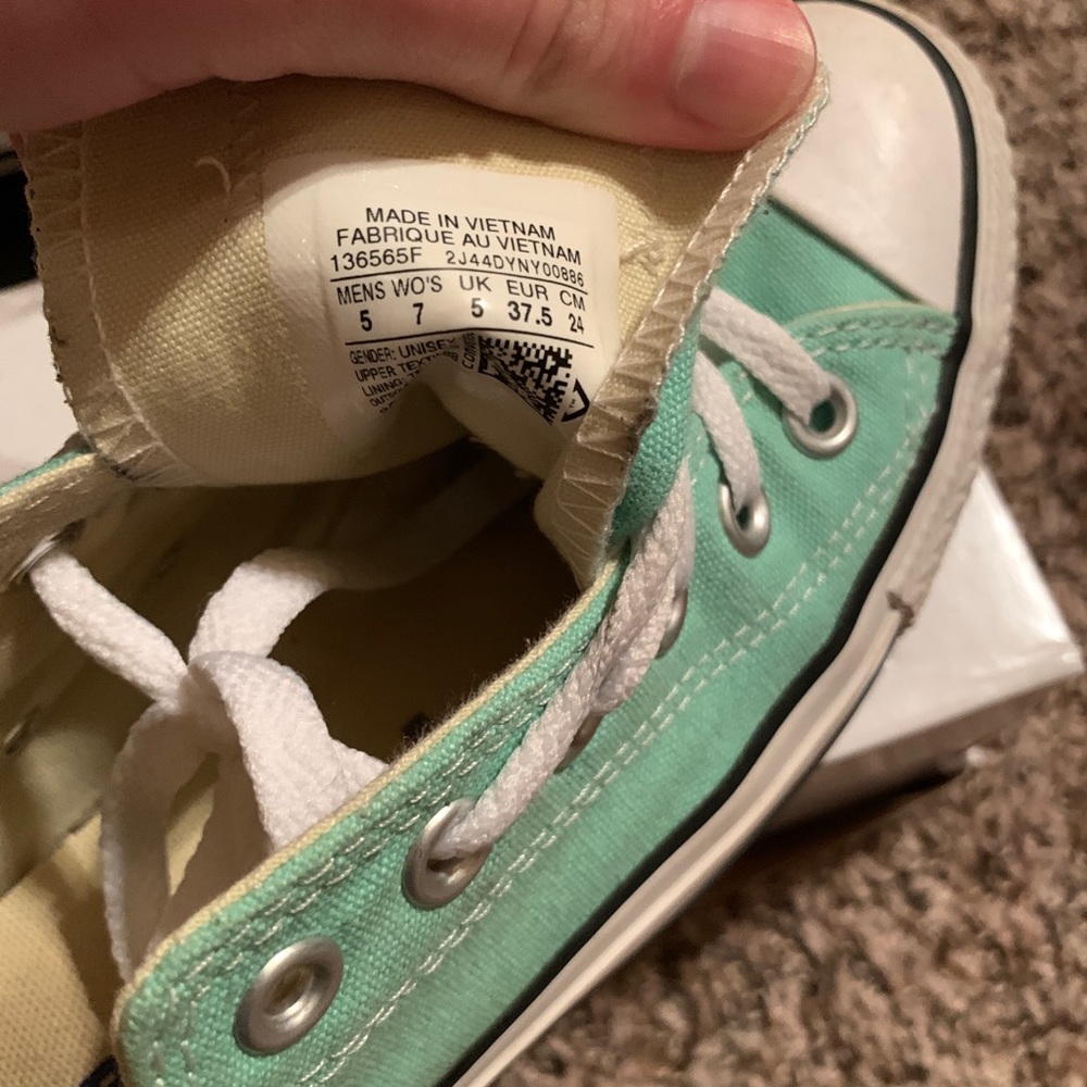 Converse - Picture 2 of 3